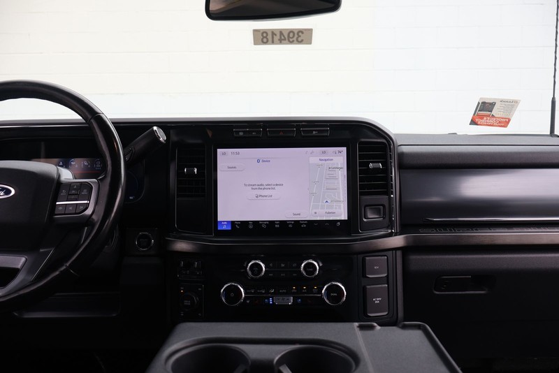 Ford Super Duty F-350 SRW Vehicle Full-screen Gallery Image 30