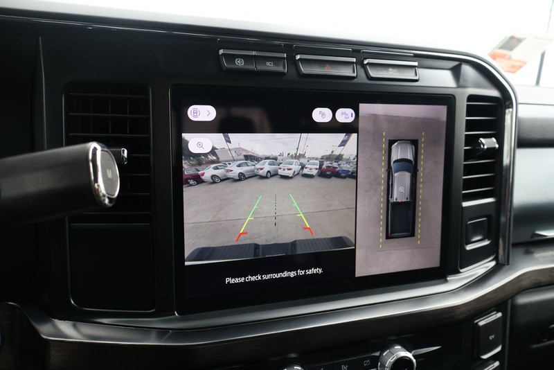 Ford Super Duty F-350 SRW Vehicle Full-screen Gallery Image 32