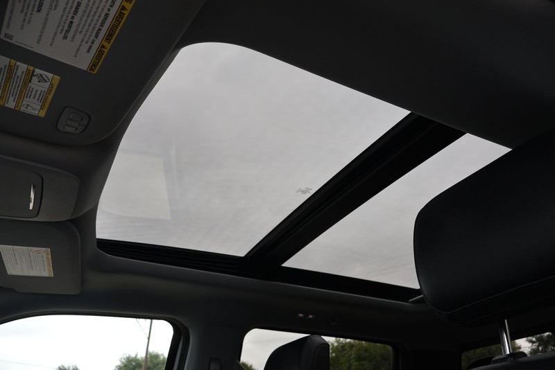 Ford Super Duty F-350 SRW Vehicle Full-screen Gallery Image 36
