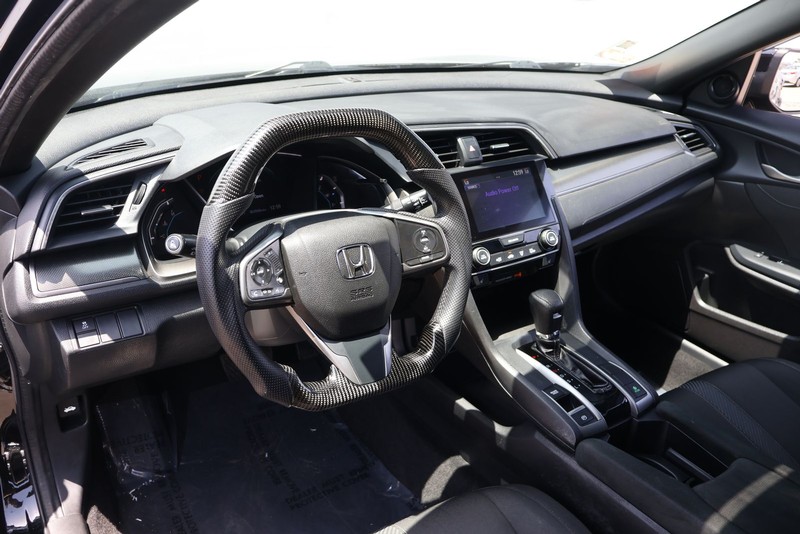 Honda Civic Hatchback Vehicle Full-screen Gallery Image 15
