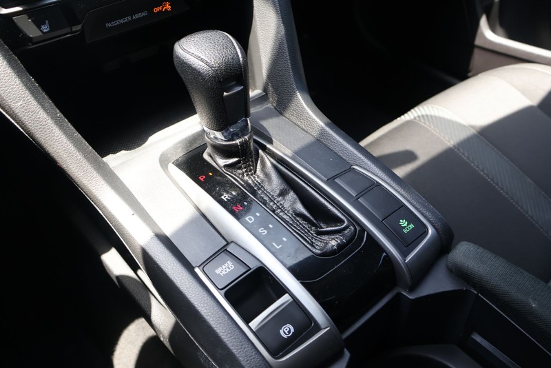 Honda Civic Hatchback Vehicle Full-screen Gallery Image 29