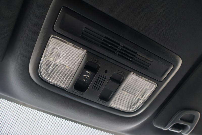 Honda Civic Hatchback Vehicle Full-screen Gallery Image 30