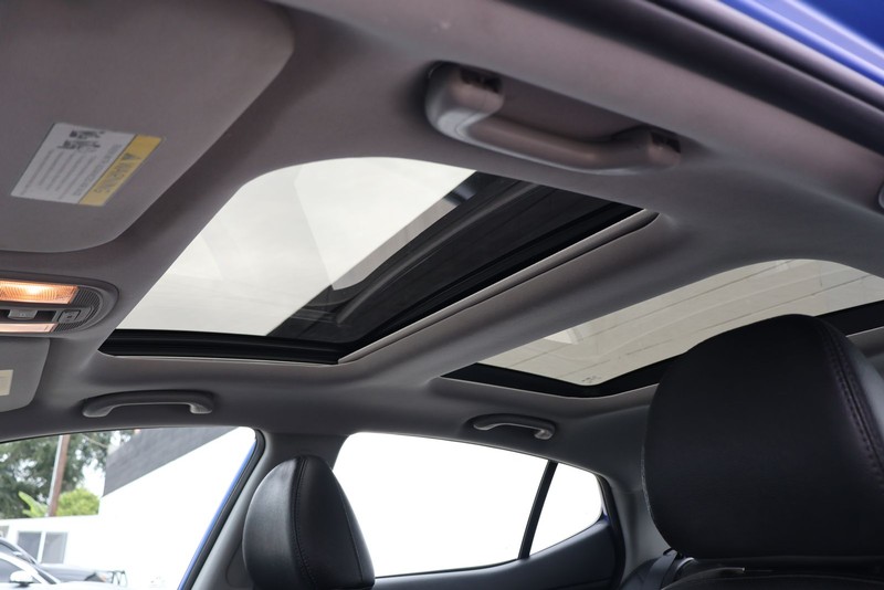 Kia Optima Vehicle Full-screen Gallery Image 12