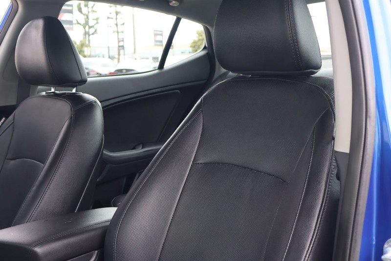 Kia Optima Vehicle Full-screen Gallery Image 18