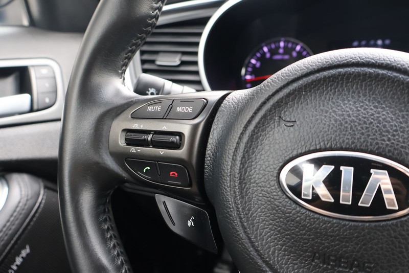 Kia Optima Vehicle Full-screen Gallery Image 26