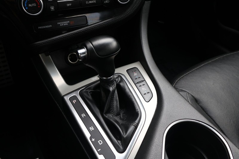 Kia Optima Vehicle Full-screen Gallery Image 31