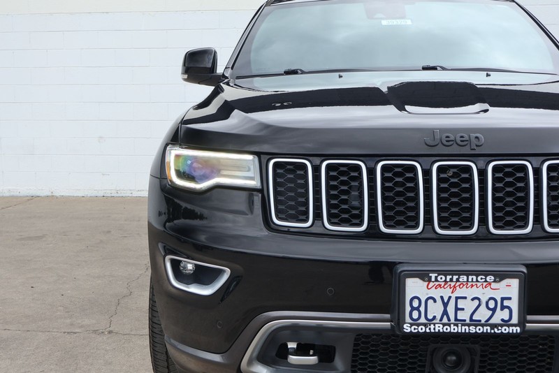 Jeep Grand Cherokee Vehicle Full-screen Gallery Image 03
