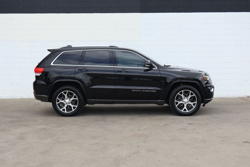 Jeep Grand Cherokee Vehicle Full-screen Gallery Image 04