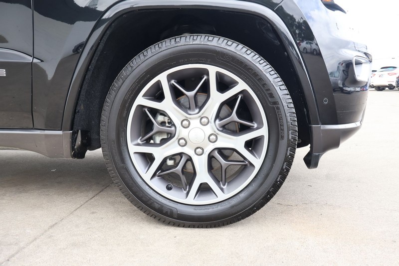 Jeep Grand Cherokee Vehicle Full-screen Gallery Image 13