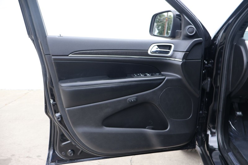 Jeep Grand Cherokee Vehicle Full-screen Gallery Image 14