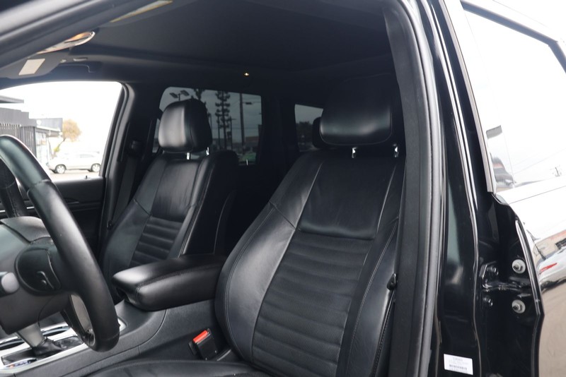 Jeep Grand Cherokee Vehicle Full-screen Gallery Image 16