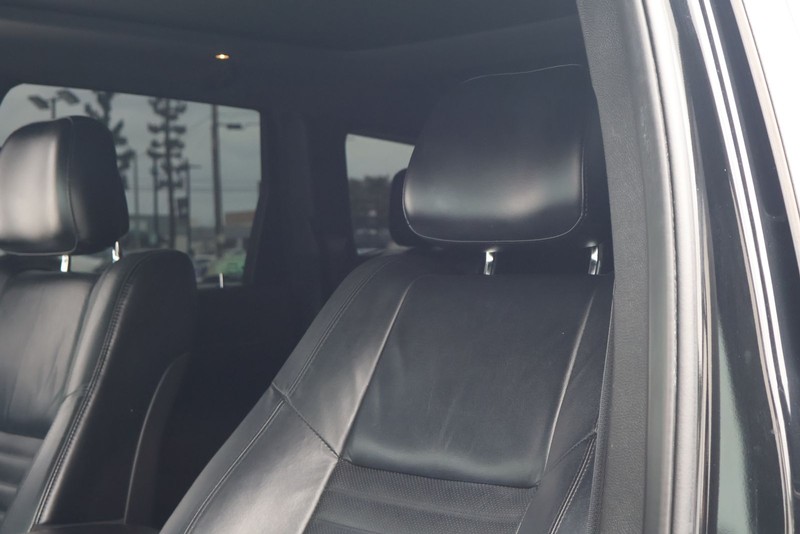 Jeep Grand Cherokee Vehicle Full-screen Gallery Image 17