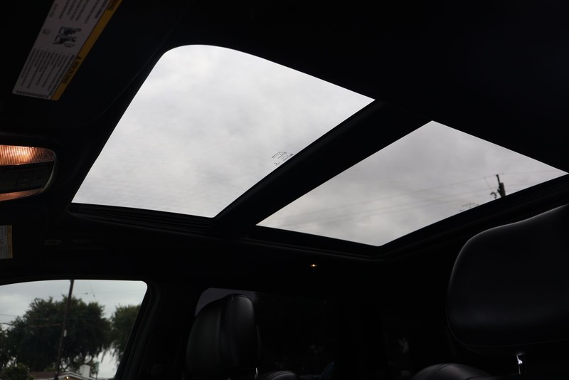 Jeep Grand Cherokee Vehicle Full-screen Gallery Image 33