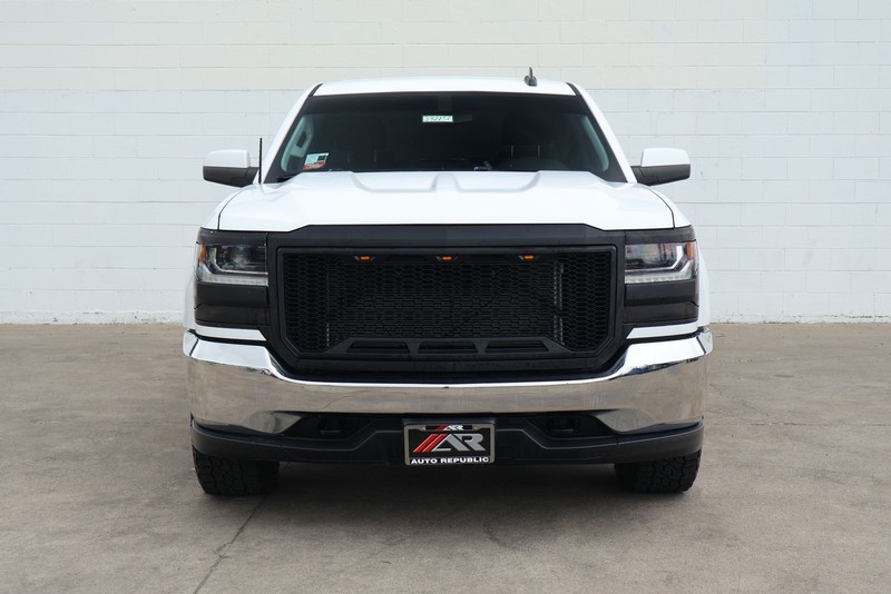 Chevrolet Silverado 1500 Vehicle Full-screen Gallery Image 02