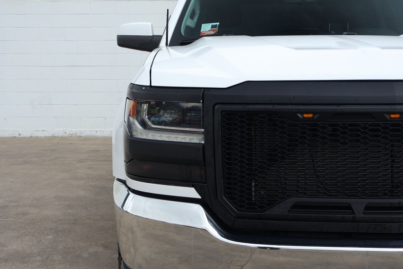 Chevrolet Silverado 1500 Vehicle Full-screen Gallery Image 03