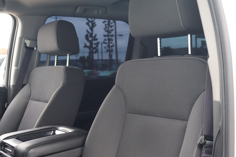 Chevrolet Silverado 1500 Vehicle Full-screen Gallery Image 17
