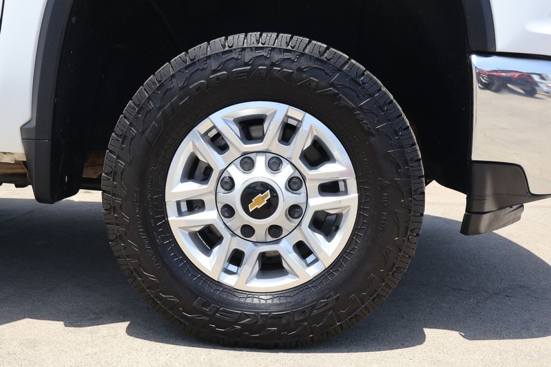 Chevrolet Silverado 2500HD Vehicle Full-screen Gallery Image 12