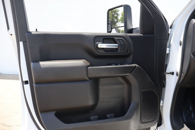 Chevrolet Silverado 2500HD Vehicle Full-screen Gallery Image 13