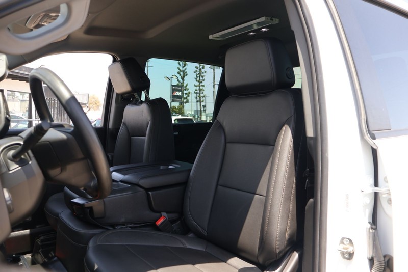 Chevrolet Silverado 2500HD Vehicle Full-screen Gallery Image 15