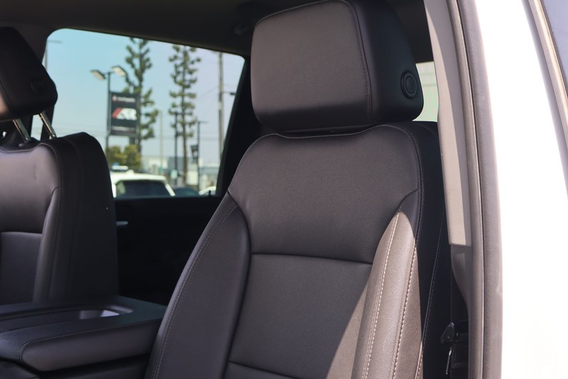 Chevrolet Silverado 2500HD Vehicle Full-screen Gallery Image 16
