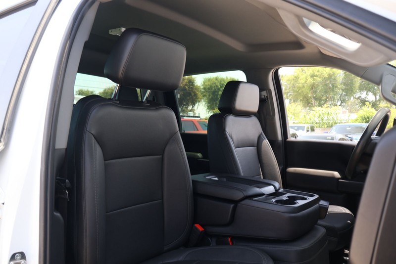 Chevrolet Silverado 2500HD Vehicle Full-screen Gallery Image 18