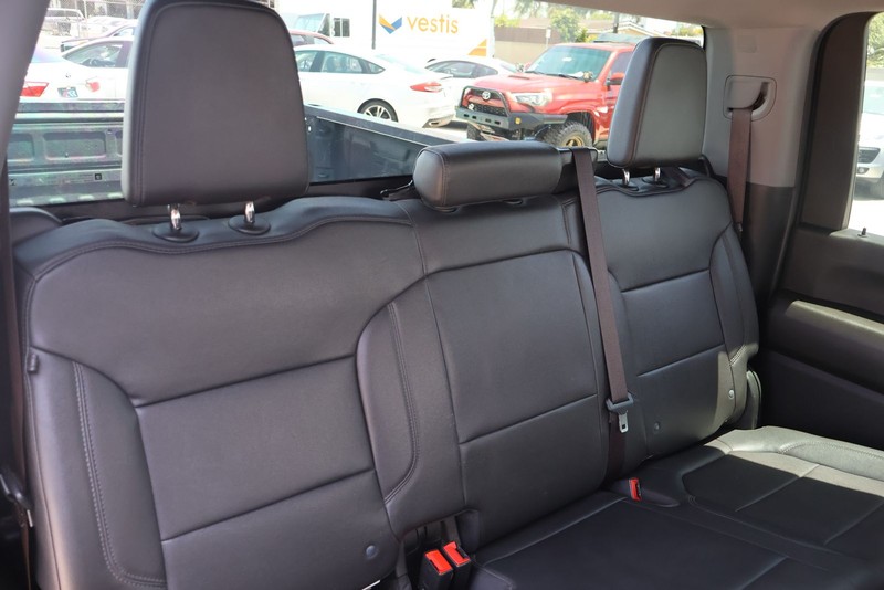 Chevrolet Silverado 2500HD Vehicle Full-screen Gallery Image 19