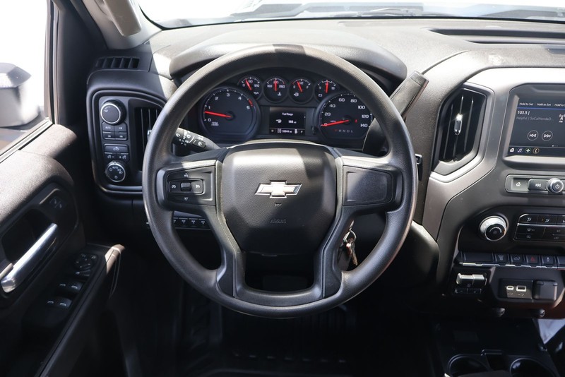 Chevrolet Silverado 2500HD Vehicle Full-screen Gallery Image 22