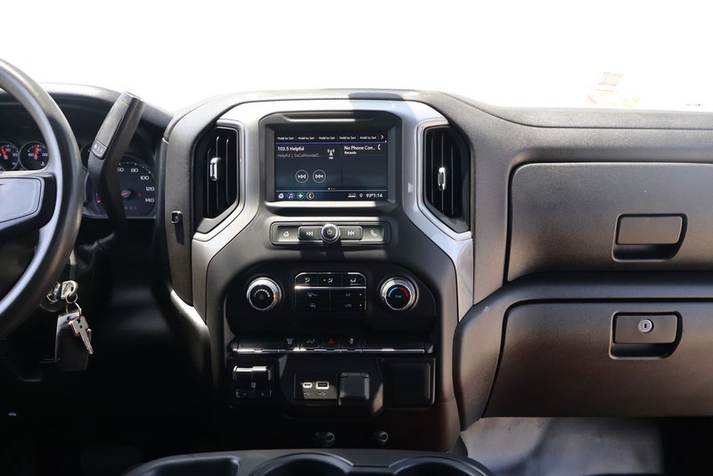Chevrolet Silverado 2500HD Vehicle Full-screen Gallery Image 25