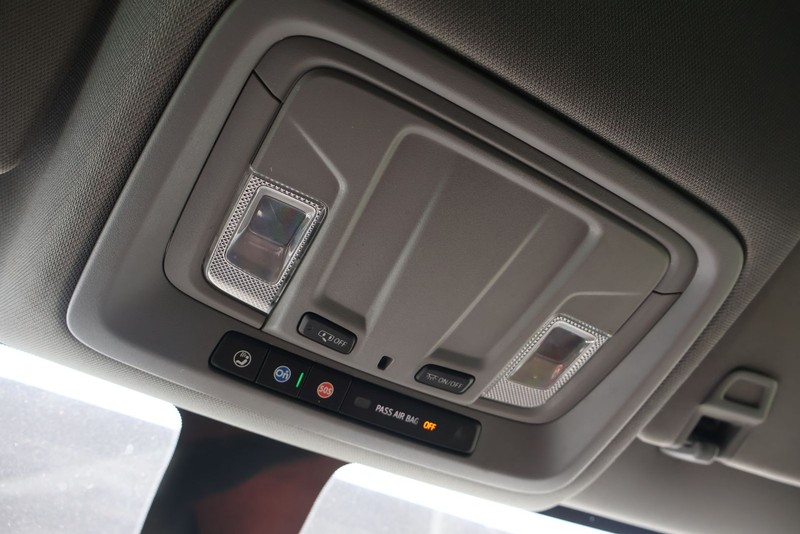 Chevrolet Silverado 2500HD Vehicle Full-screen Gallery Image 30