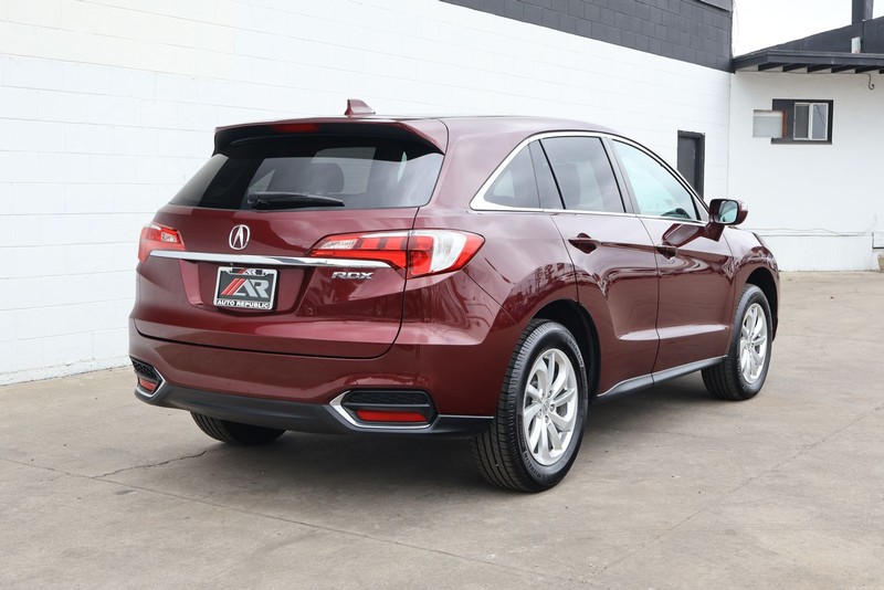 Acura RDX Vehicle Full-screen Gallery Image 05