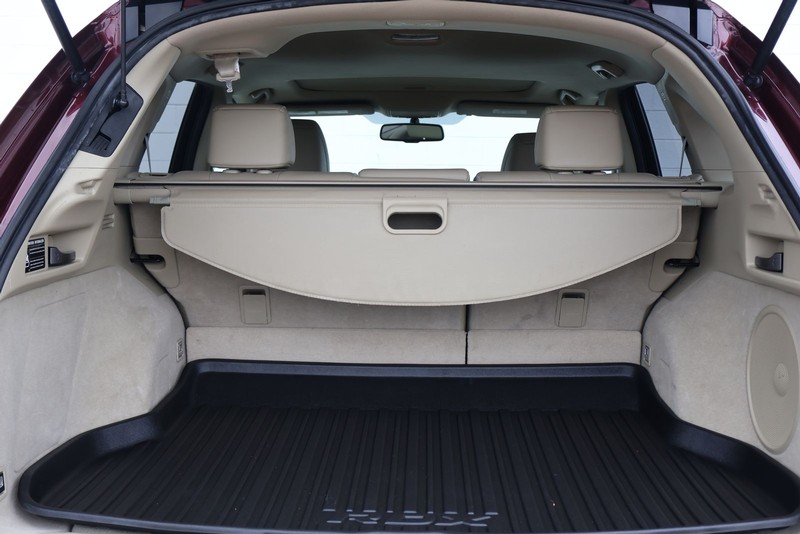 Acura RDX Vehicle Full-screen Gallery Image 08