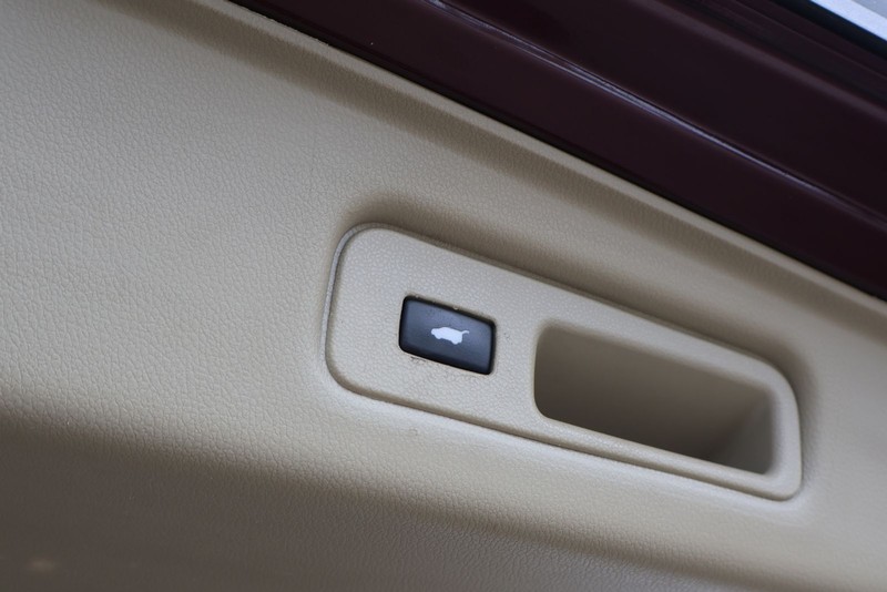 Acura RDX Vehicle Full-screen Gallery Image 09