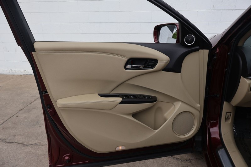 Acura RDX Vehicle Full-screen Gallery Image 15