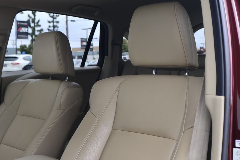 Acura RDX Vehicle Full-screen Gallery Image 18