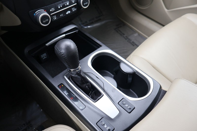 Acura RDX Vehicle Full-screen Gallery Image 32