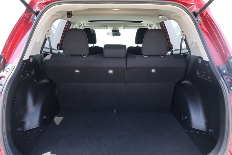 Toyota RAV4 Vehicle Full-screen Gallery Image 08