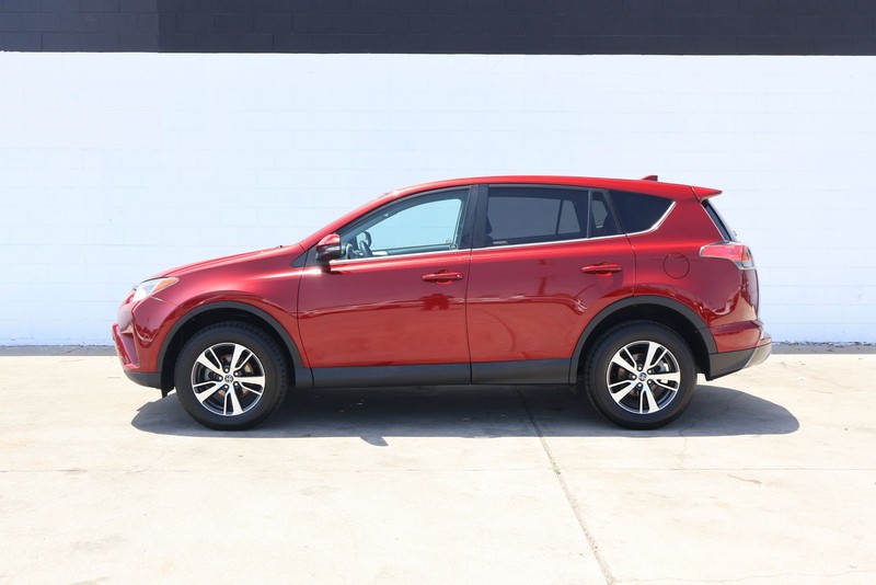 Toyota RAV4 Vehicle Full-screen Gallery Image 10