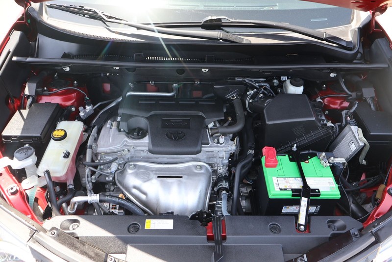 Toyota RAV4 Vehicle Full-screen Gallery Image 12