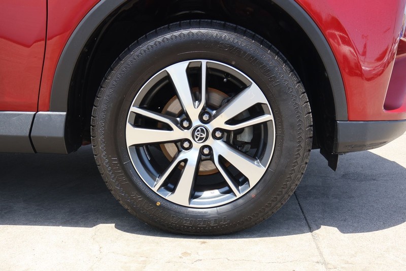 Toyota RAV4 Vehicle Full-screen Gallery Image 13
