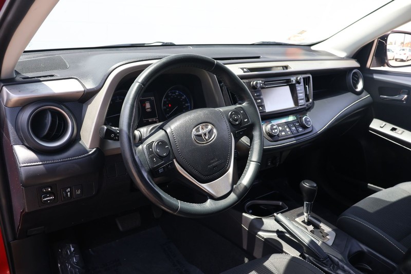 Toyota RAV4 Vehicle Full-screen Gallery Image 15