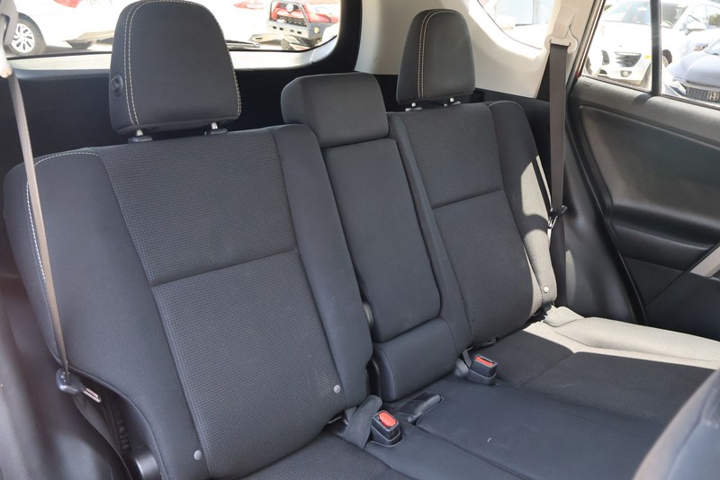 Toyota RAV4 Vehicle Full-screen Gallery Image 20