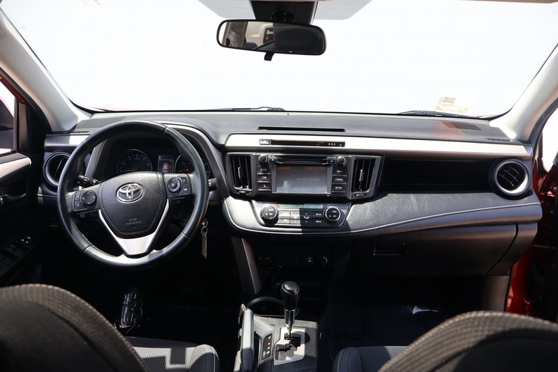 Toyota RAV4 Vehicle Full-screen Gallery Image 21