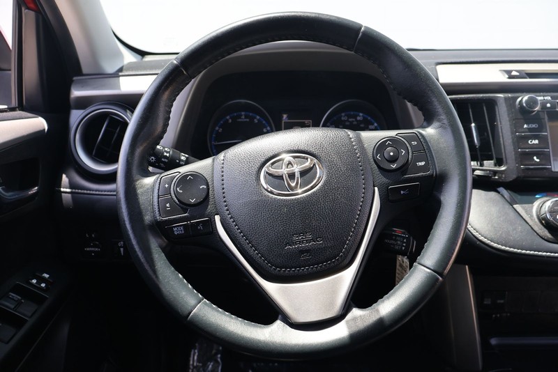 Toyota RAV4 Vehicle Full-screen Gallery Image 23