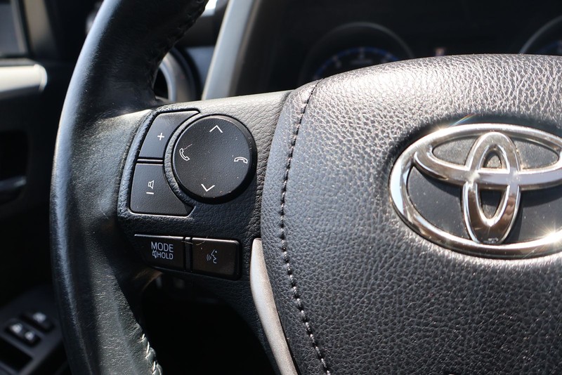Toyota RAV4 Vehicle Full-screen Gallery Image 24