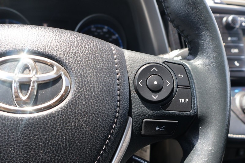 Toyota RAV4 Vehicle Full-screen Gallery Image 25