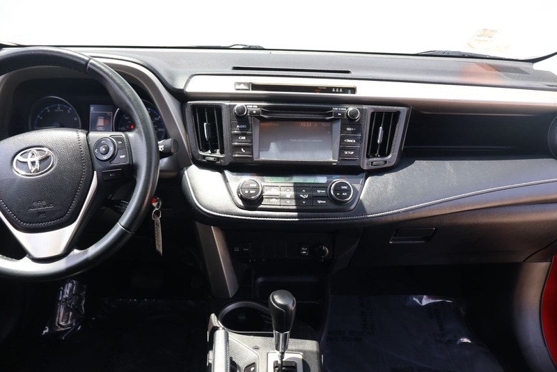Toyota RAV4 Vehicle Full-screen Gallery Image 26
