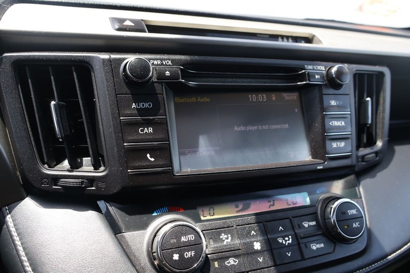 Toyota RAV4 Vehicle Full-screen Gallery Image 27