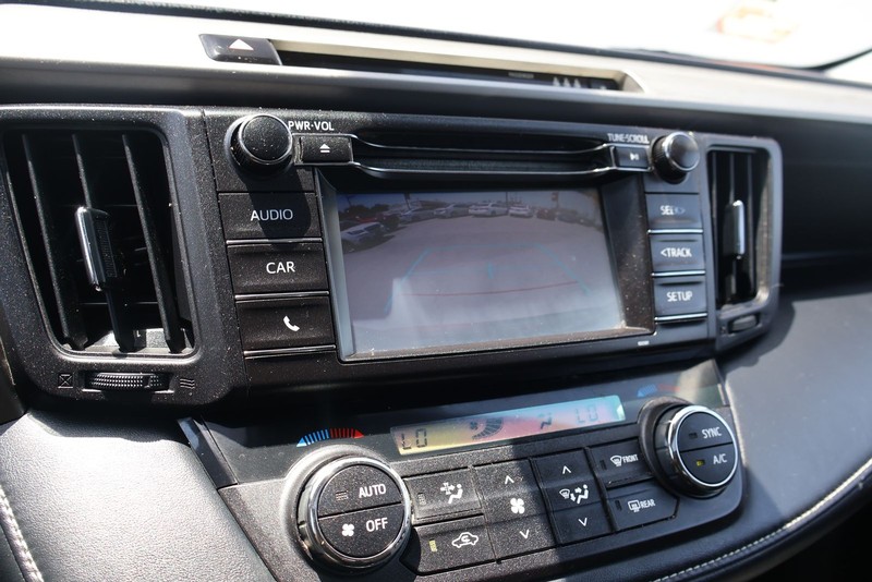Toyota RAV4 Vehicle Full-screen Gallery Image 28