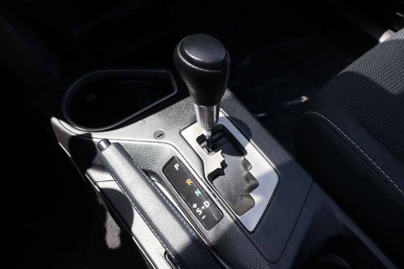 Toyota RAV4 Vehicle Full-screen Gallery Image 29