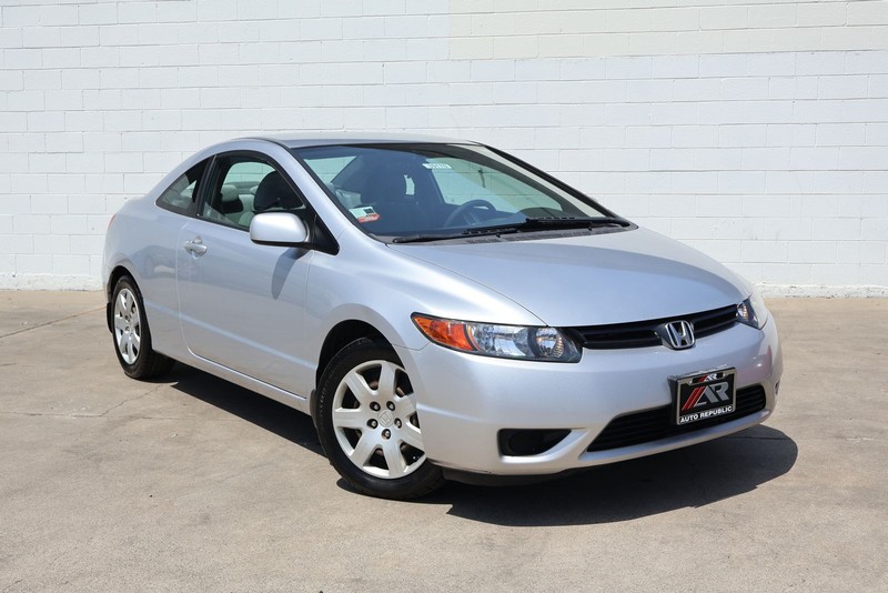 Honda Civic Coupe Vehicle Full-screen Gallery Image 01